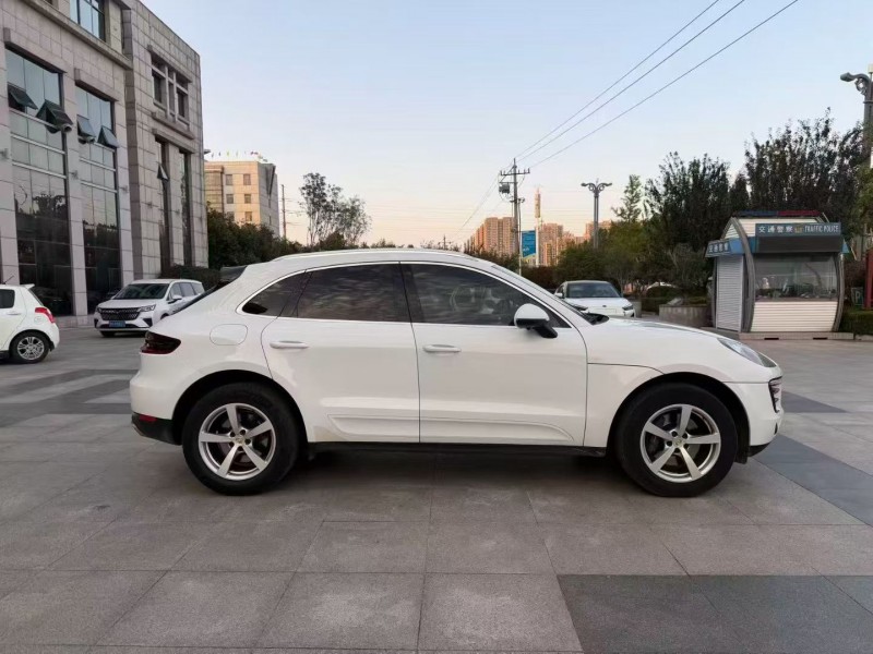 枣庄17年保时捷Macan5