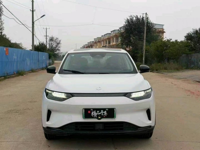 青岛23年零跑汽车C111