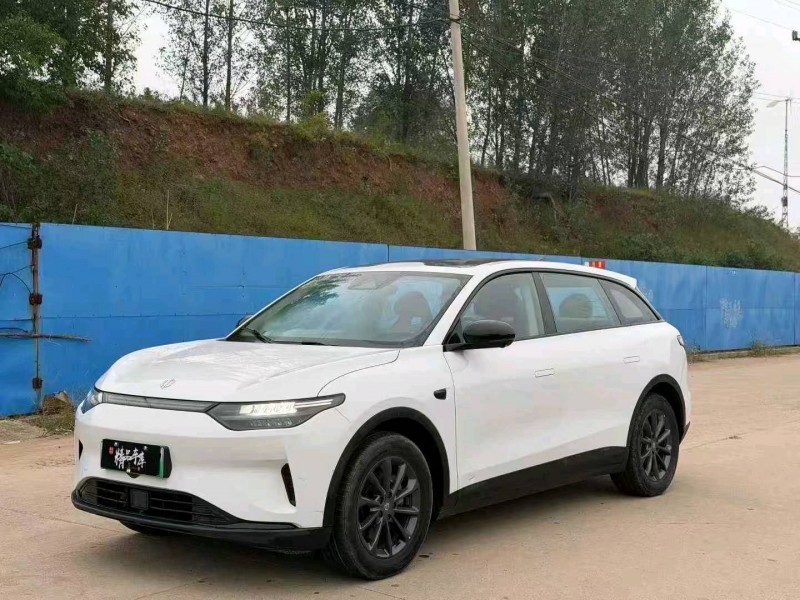 青岛23年零跑汽车C112