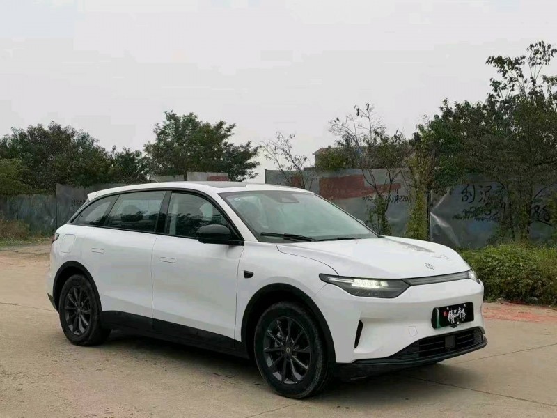 青岛23年零跑汽车C113