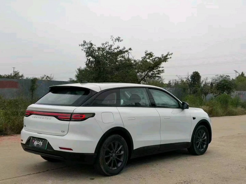 青岛23年零跑汽车C114