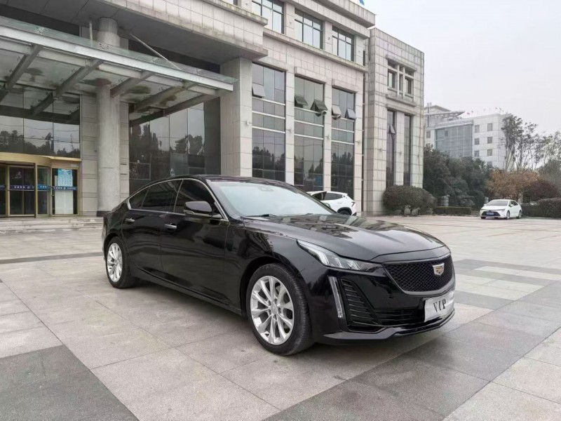 济宁23年凯迪拉克CT52