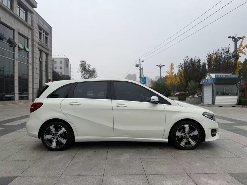 东营17年奔驰B7