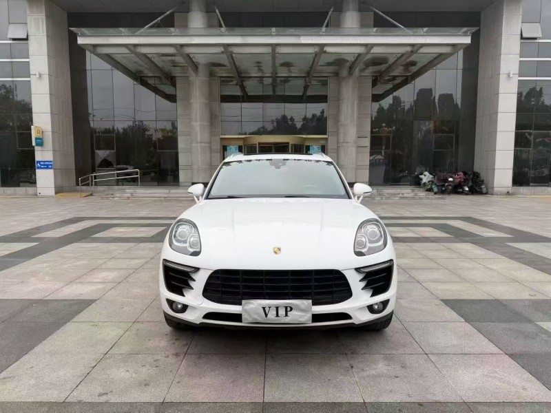 青岛17年保时捷Macan1