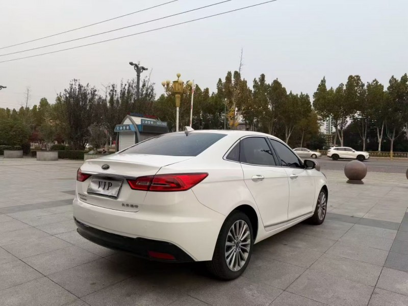 泰安20年福特福睿斯8