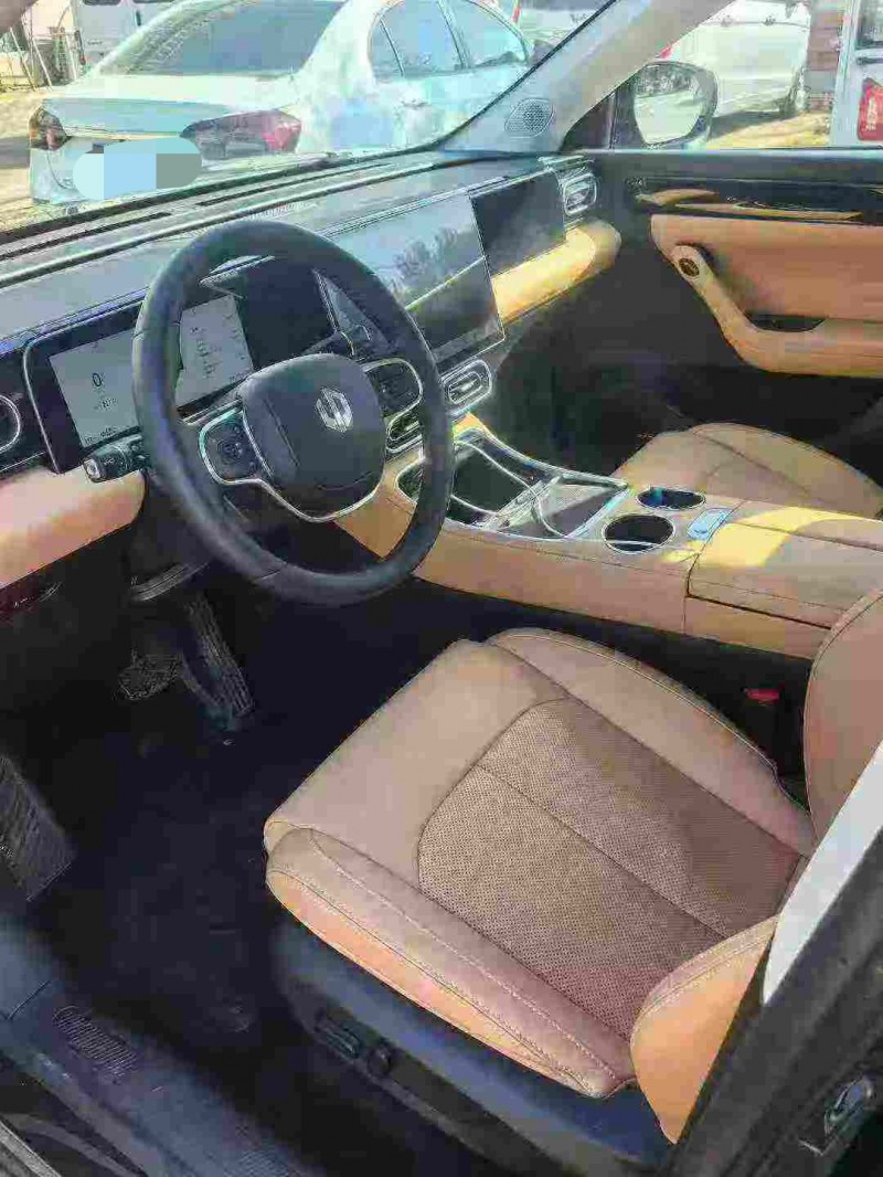 盐城25年零跑汽车C114