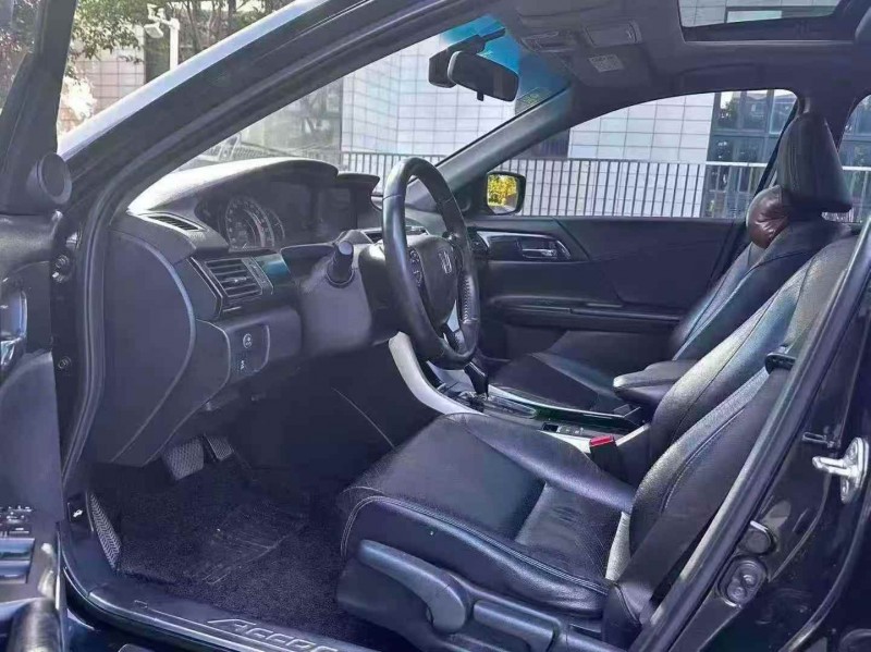 佛山17年本田雅阁6