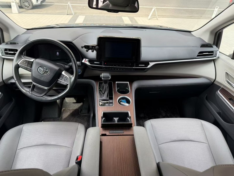 徐州22年丰田塞纳5