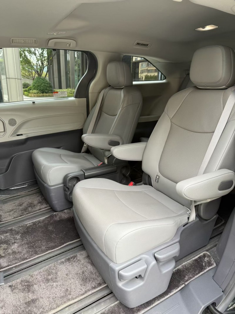 徐州22年丰田塞纳6