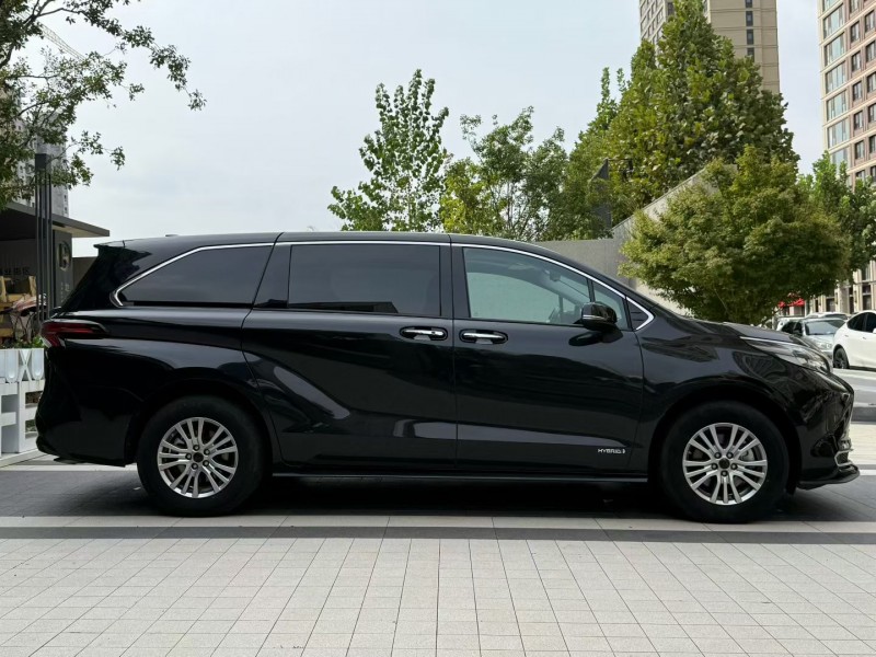 徐州22年丰田塞纳7