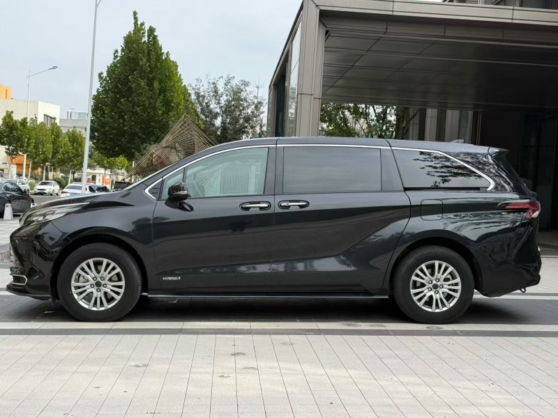 徐州22年丰田塞纳8