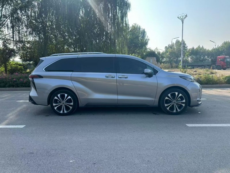 枣庄23年丰田格瑞维亚7