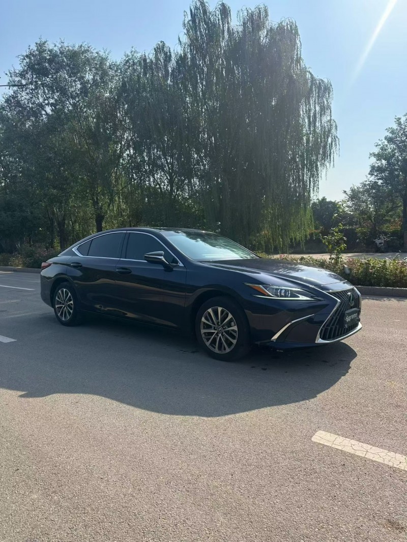 威海23年雷克萨斯ES8