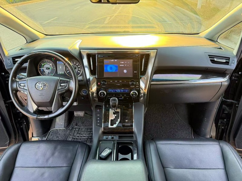 青岛20年丰田威尔法5