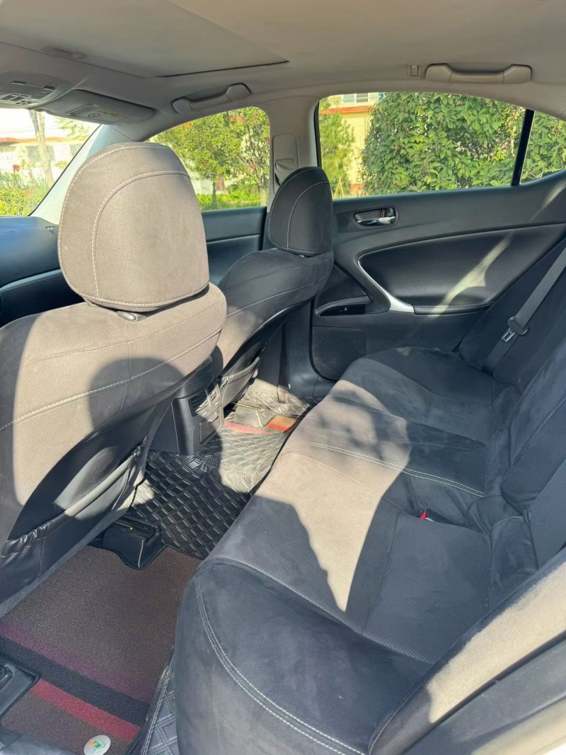 东营12年雷克萨斯IS6