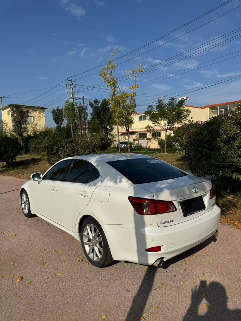 东营12年雷克萨斯IS7