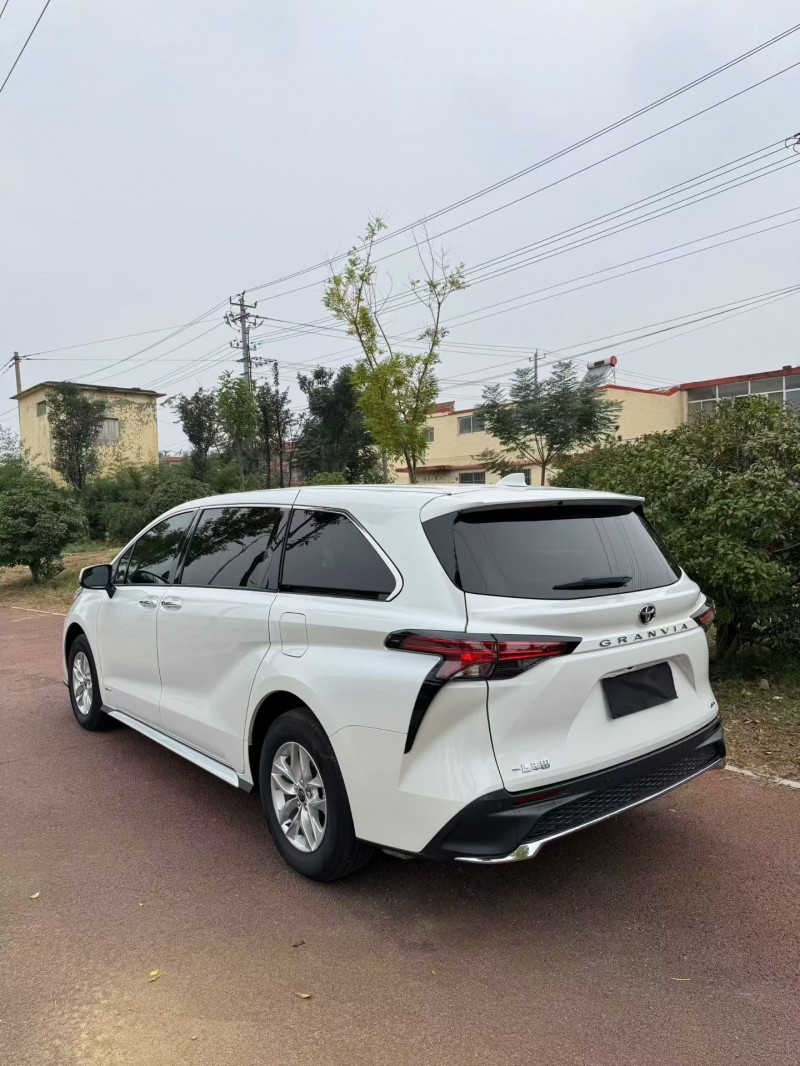 泰安25年丰田格瑞维亚8