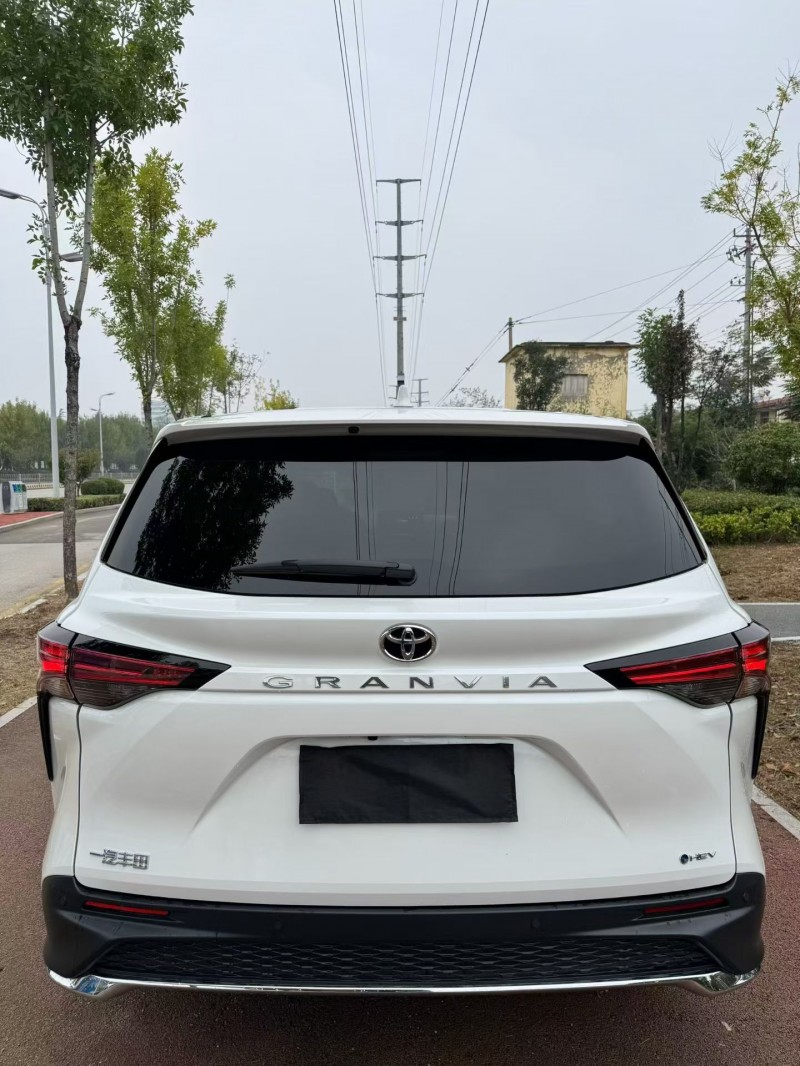 泰安25年丰田格瑞维亚9
