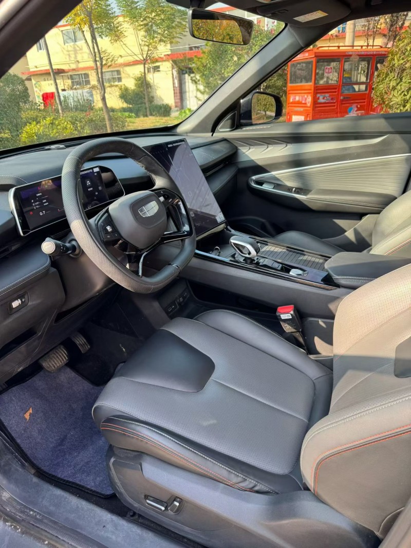 东营23年吉利博越5