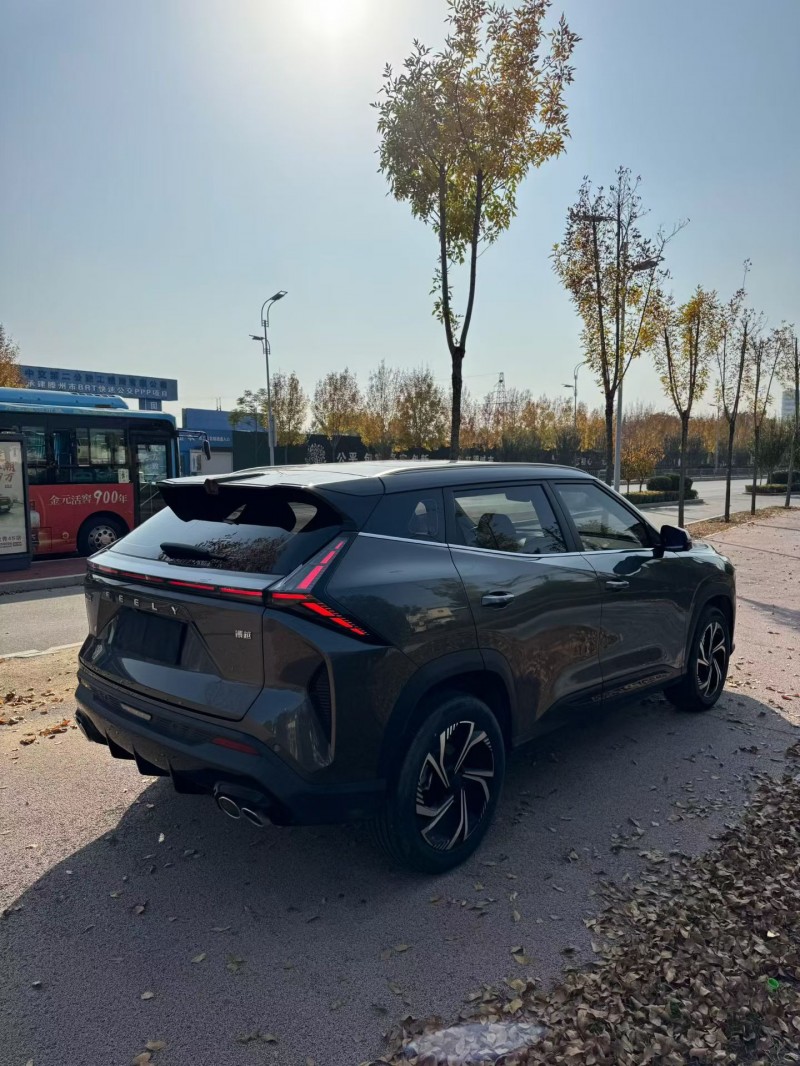 东营23年吉利博越8