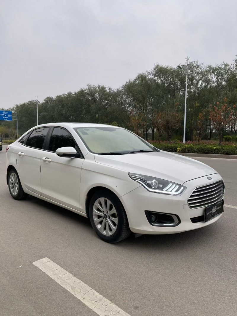 东营16年福特福睿斯2