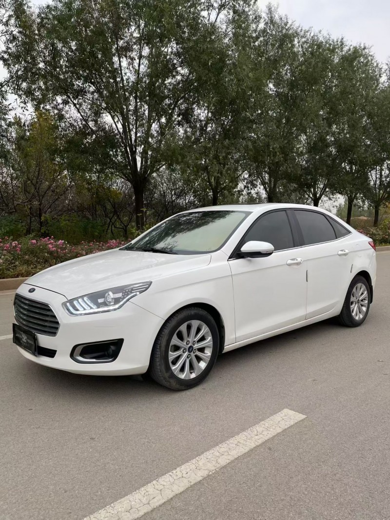 东营16年福特福睿斯3