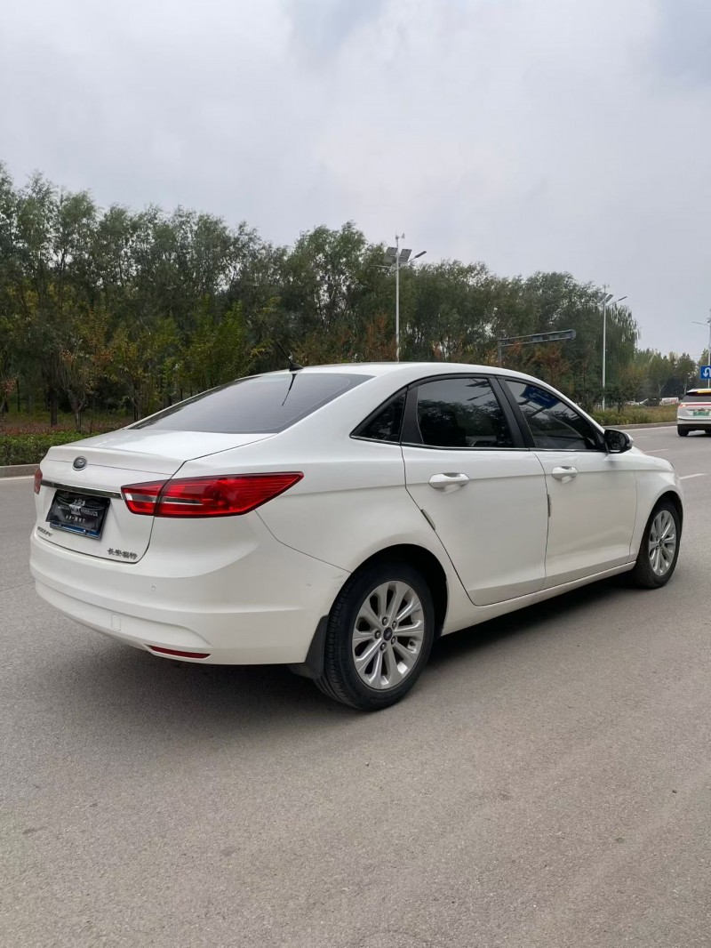 东营16年福特福睿斯7