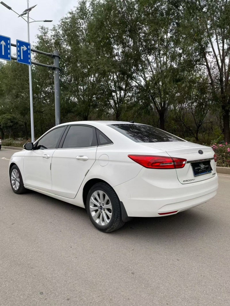 东营16年福特福睿斯8