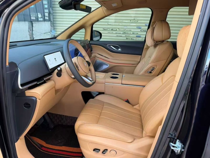 广州25年岚图汽车梦想家5