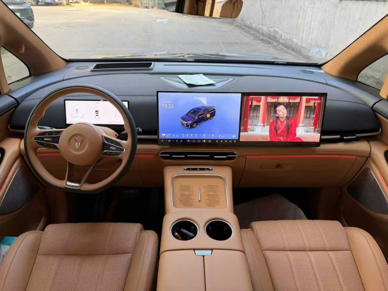 广州25年岚图汽车梦想家6