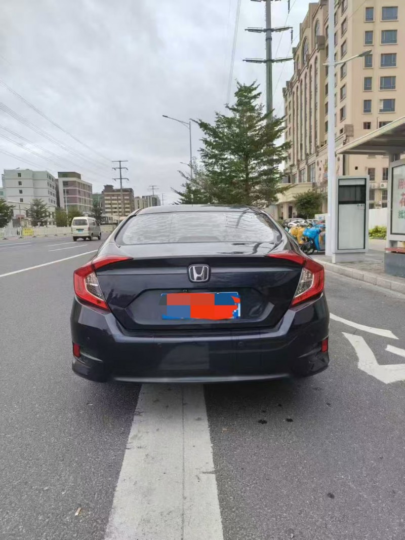 南宁17年本田思域9