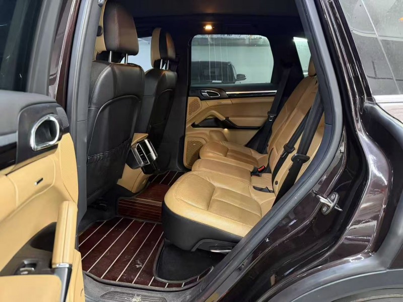 广州16年保时捷卡宴3