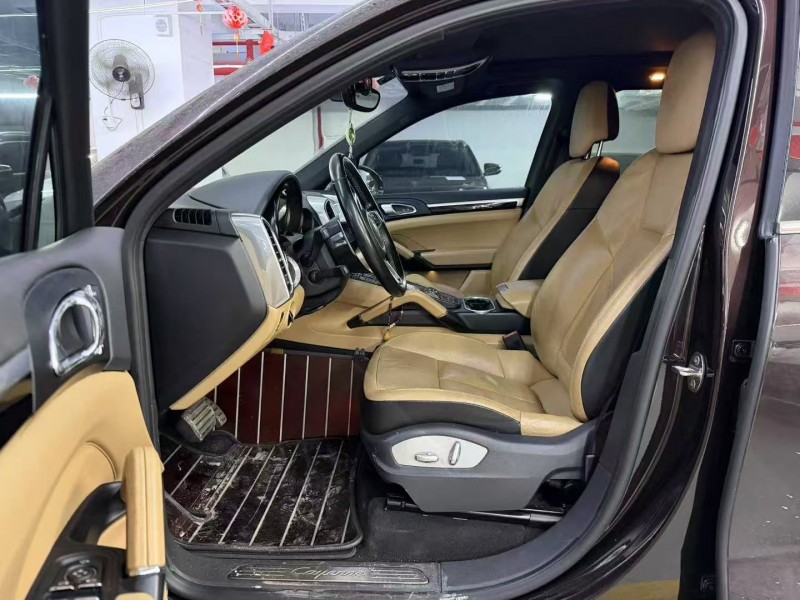 广州16年保时捷卡宴4