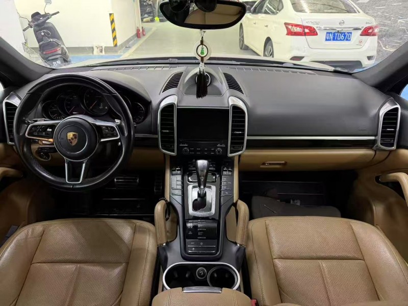 广州16年保时捷卡宴5