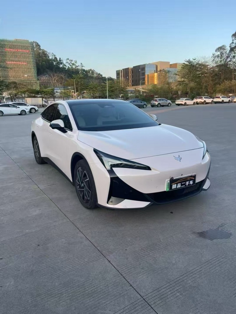 广州24年极狐汽车阿尔法3