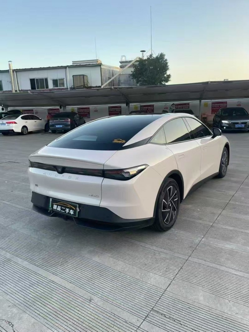 广州24年极狐汽车阿尔法7