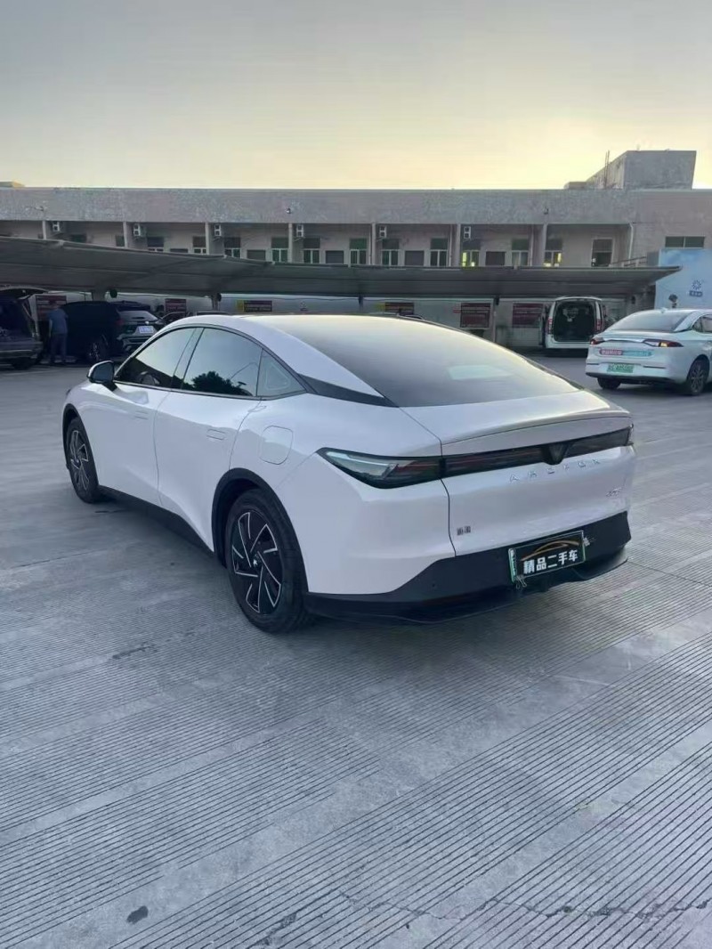 广州24年极狐汽车阿尔法8