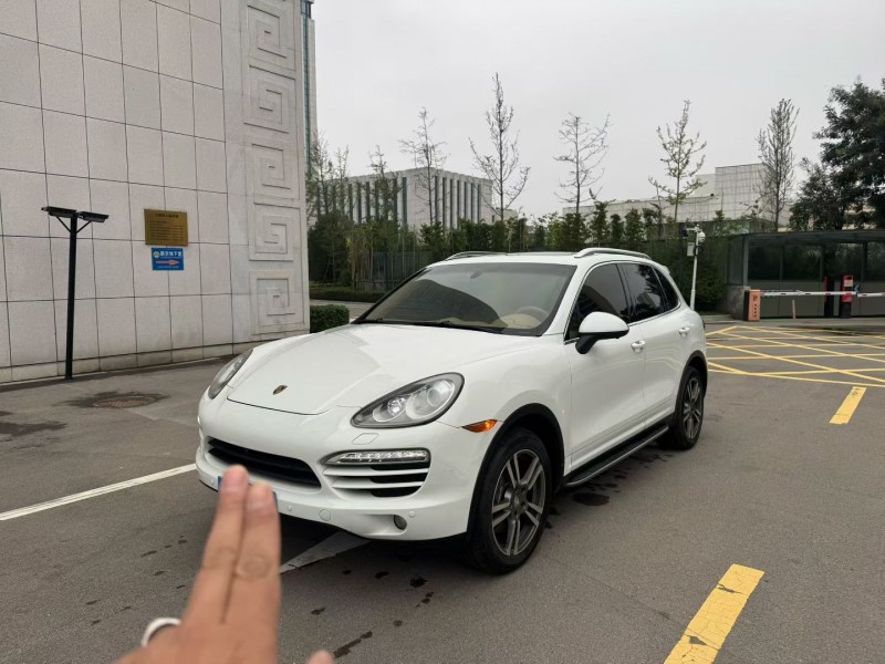 济南14年保时捷卡宴2