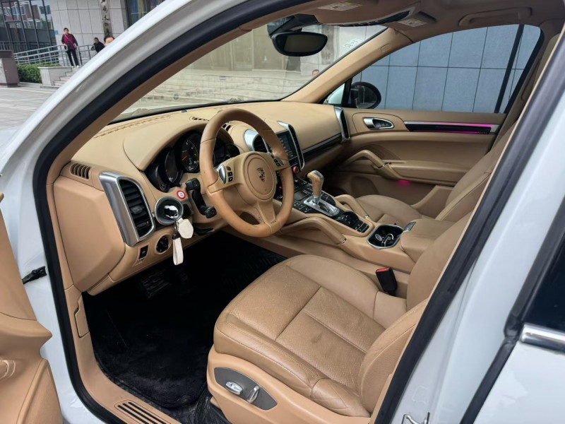 济南14年保时捷卡宴6