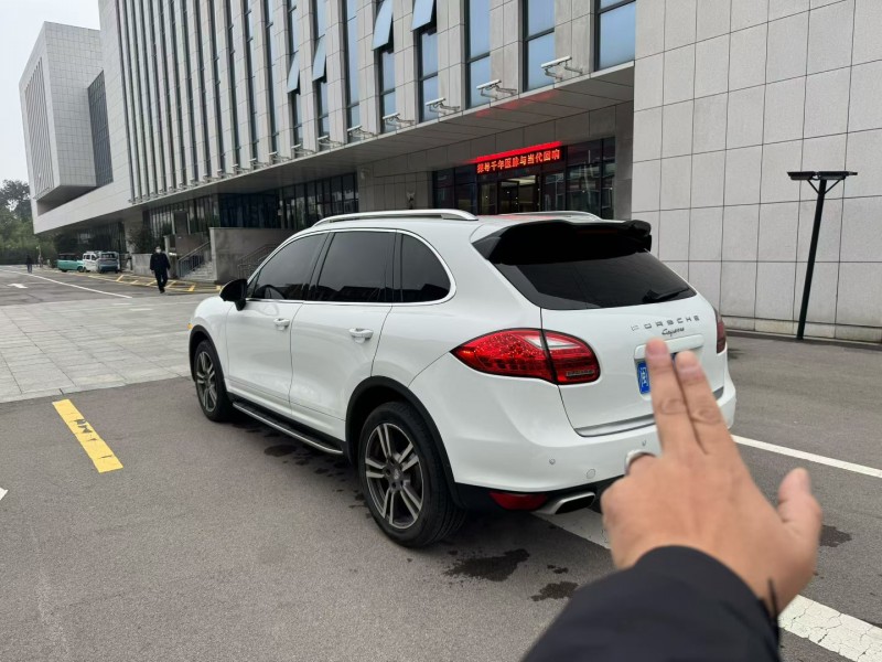 济南14年保时捷卡宴7