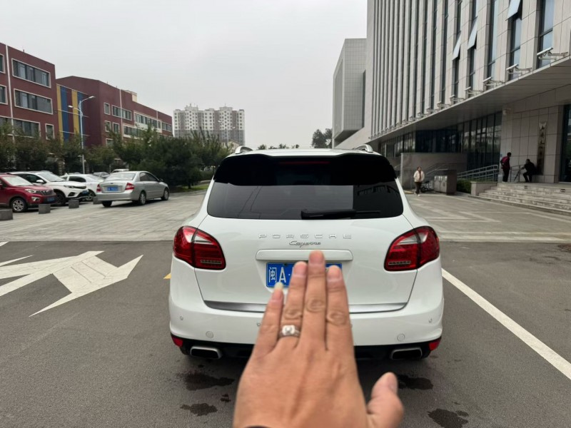 济南14年保时捷卡宴9