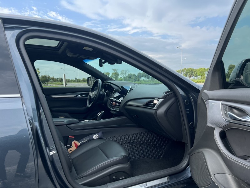 盐城20年凯迪拉克CT56