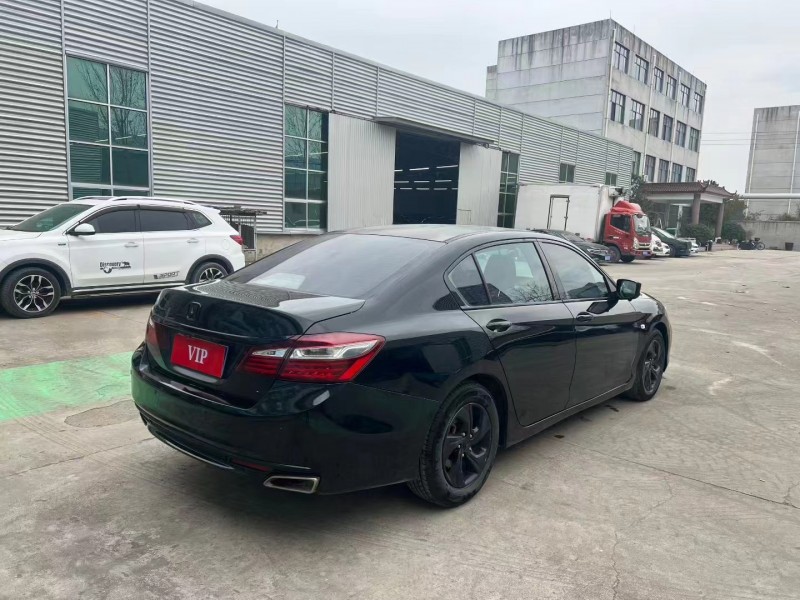 临沂19年本田雅阁8