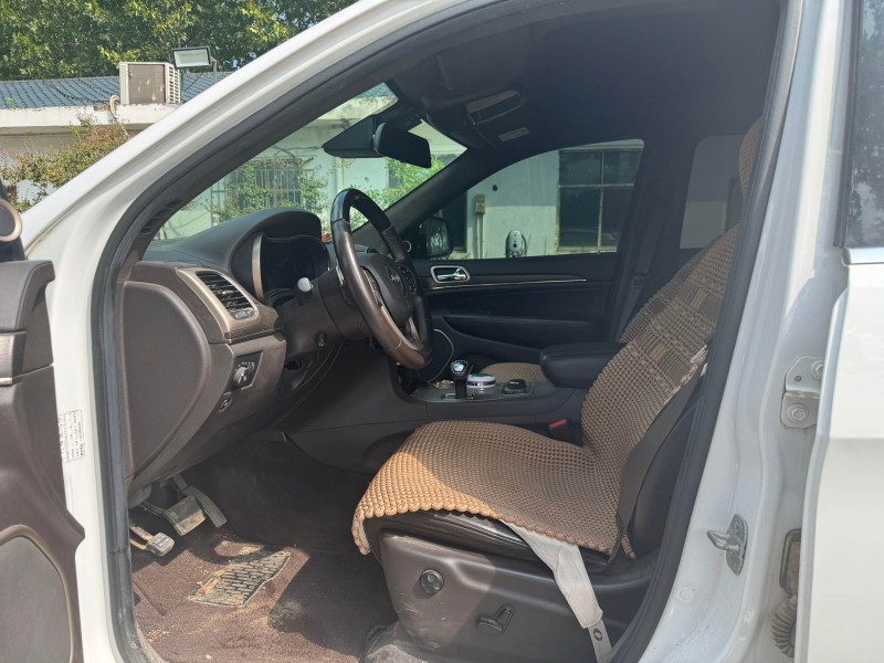 郑州14年Jeep大切诺基3