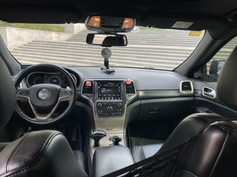 青岛15年Jeep大切诺基5