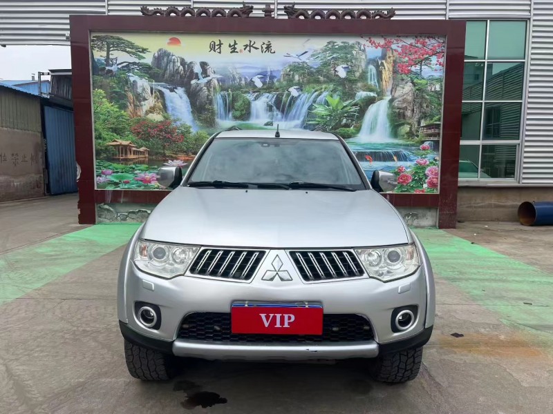 临沂12年三菱帕杰罗1