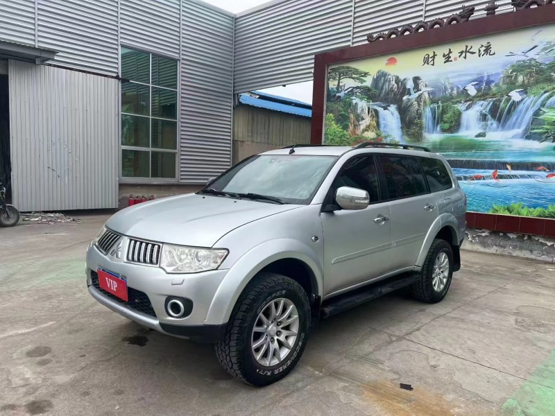 临沂12年三菱帕杰罗2