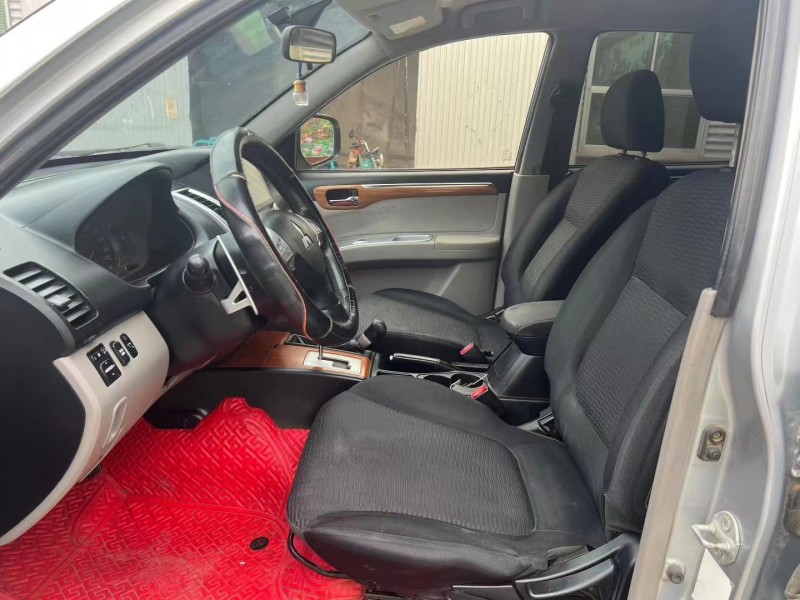 临沂12年三菱帕杰罗4