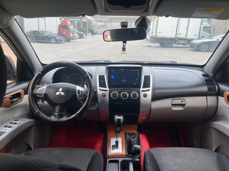 临沂12年三菱帕杰罗6