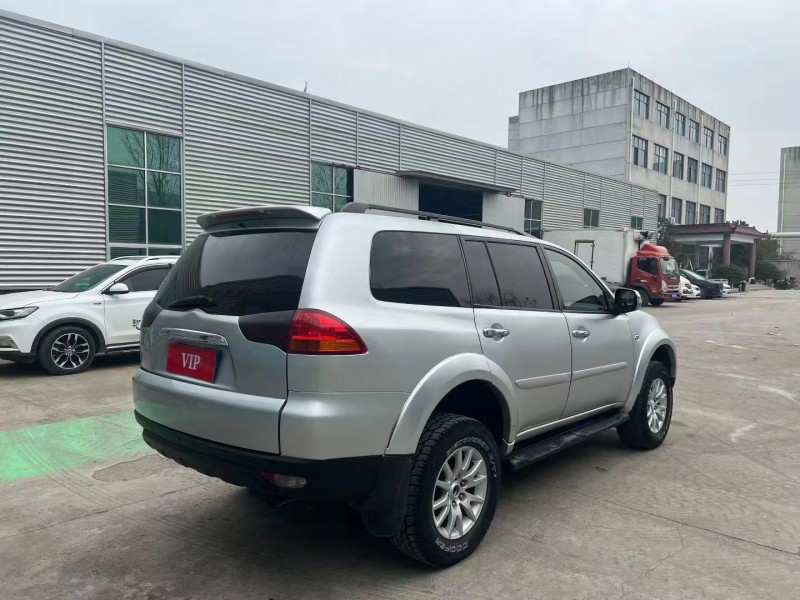 临沂12年三菱帕杰罗7